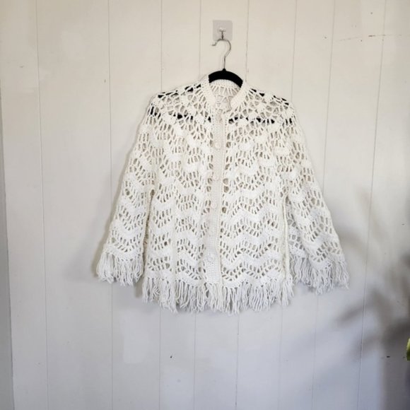 Vintage Crochet Shawl Poncho 70s Witchy Boho bohemian Cottagecore White Fringe - Picture 8 of 8